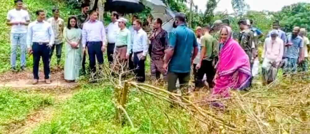 কমলগঞ্জে কমলা গাছ কাটার ঘটনায় উচ্চতর তদন্ত কমিটির ঘটনাস্থল পরিদর্শন