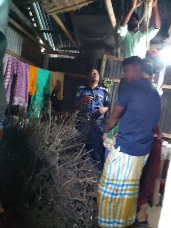তেতুলিয়ায় গৃহবধূর ঝুলন্ত মরদেহ উদ্ধার