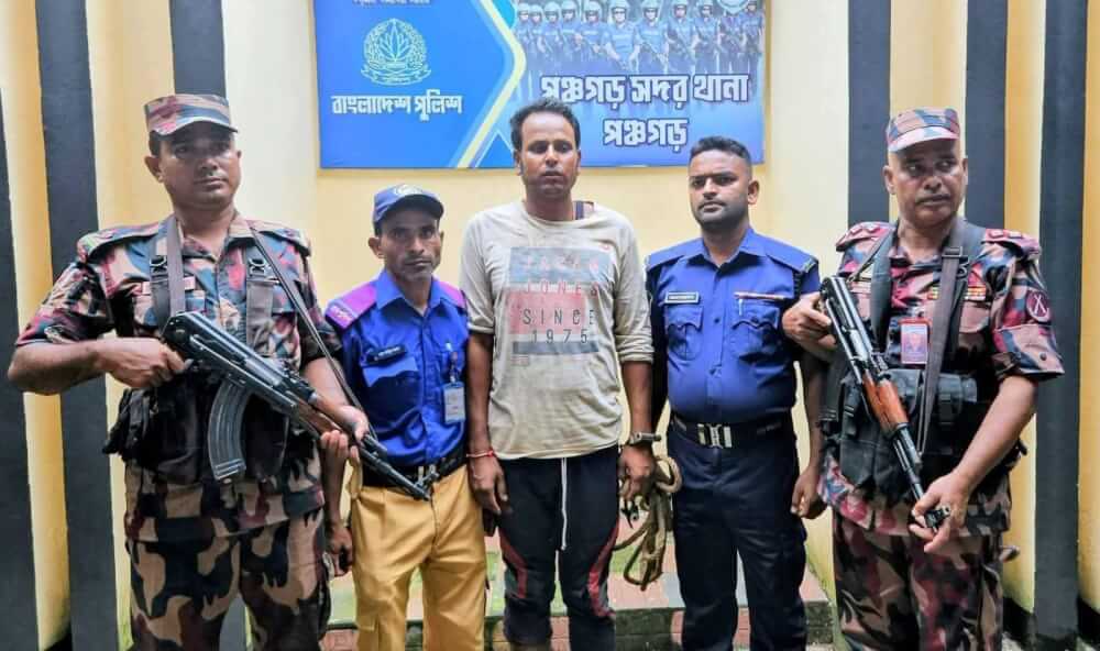 ভারতীয় নাগরিককে অবশেষে পঞ্চগড় সদর থানা পুলিশের কাছে হস্তান্তর করেছে বিজিবি