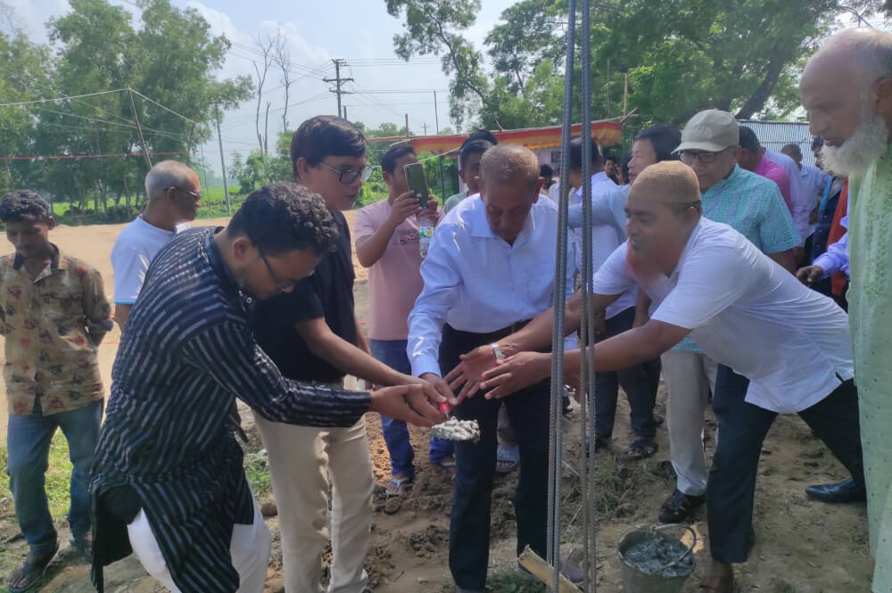 কমলগঞ্জে হিউম্যান রাইজ ফাউন্ডেশনের নিজস্ব অফিস সমন্বয় কেন্দ্র নির্মাণ কাজের উদ্বোধন।