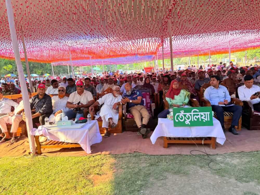 তেঁতুলিয়ায় কৃষক কার্ড বিতরনে বিশৃঙ্খলা, ভিডিও ছড়িয়ে পড়েছে ফেসবুকে