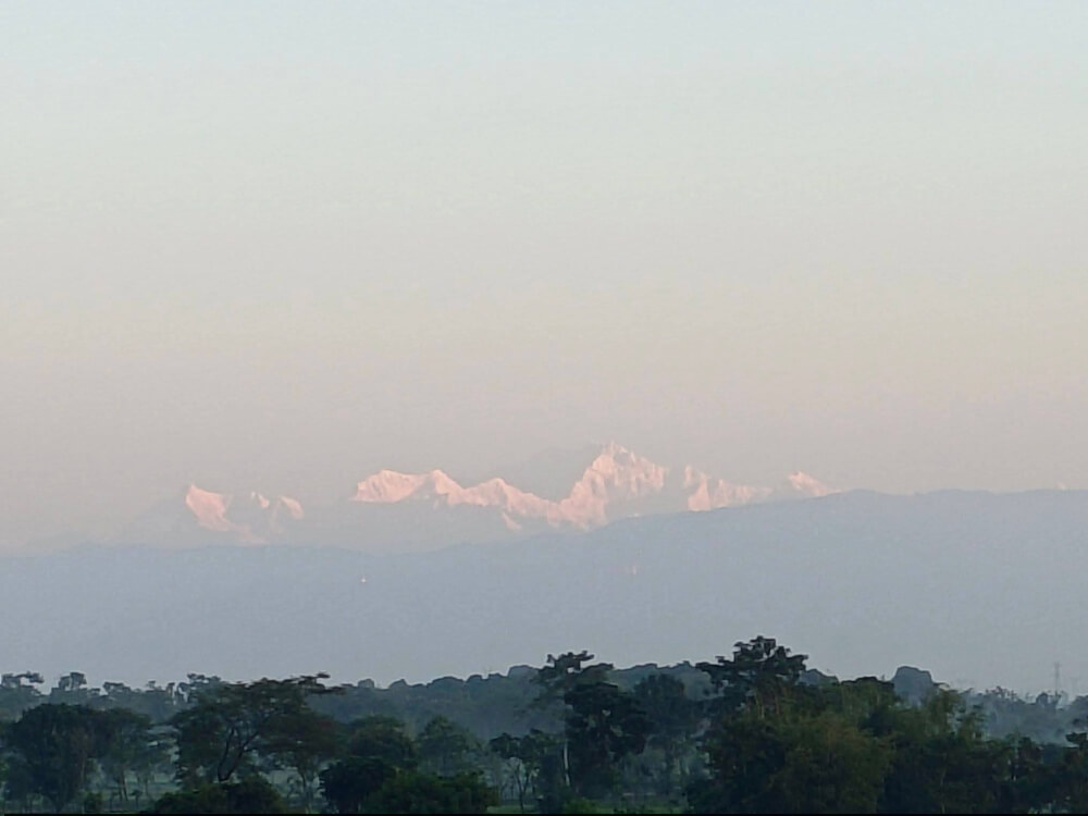 তেঁতুলিয়ায়  কাঞ্চনজঙ্ঘার উঁকি
